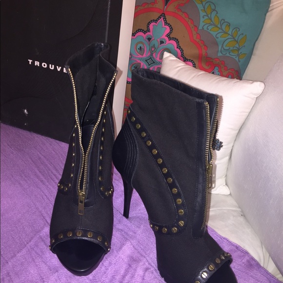 9.5M healed booties w/open toe. - Picture 4 of 8